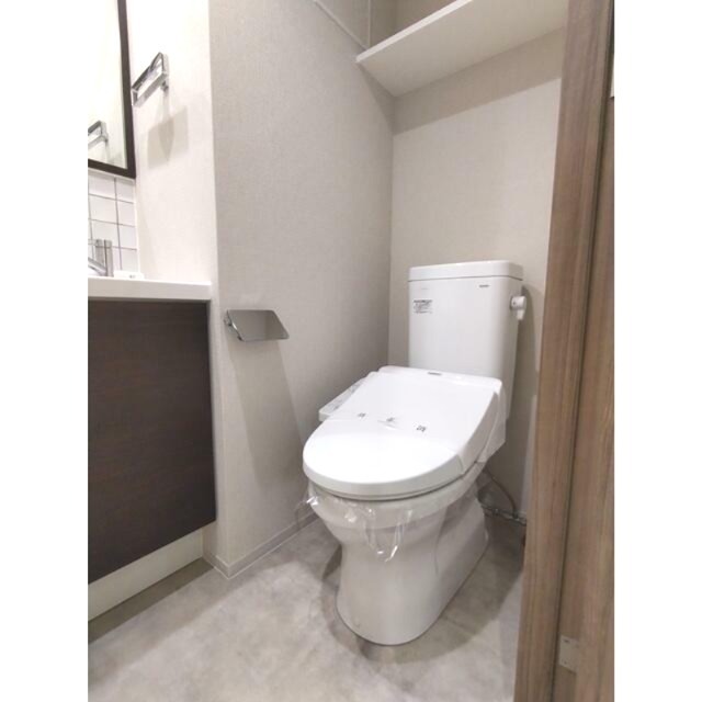 トイレ　モデルルーム（家具・小物などは居室に付属