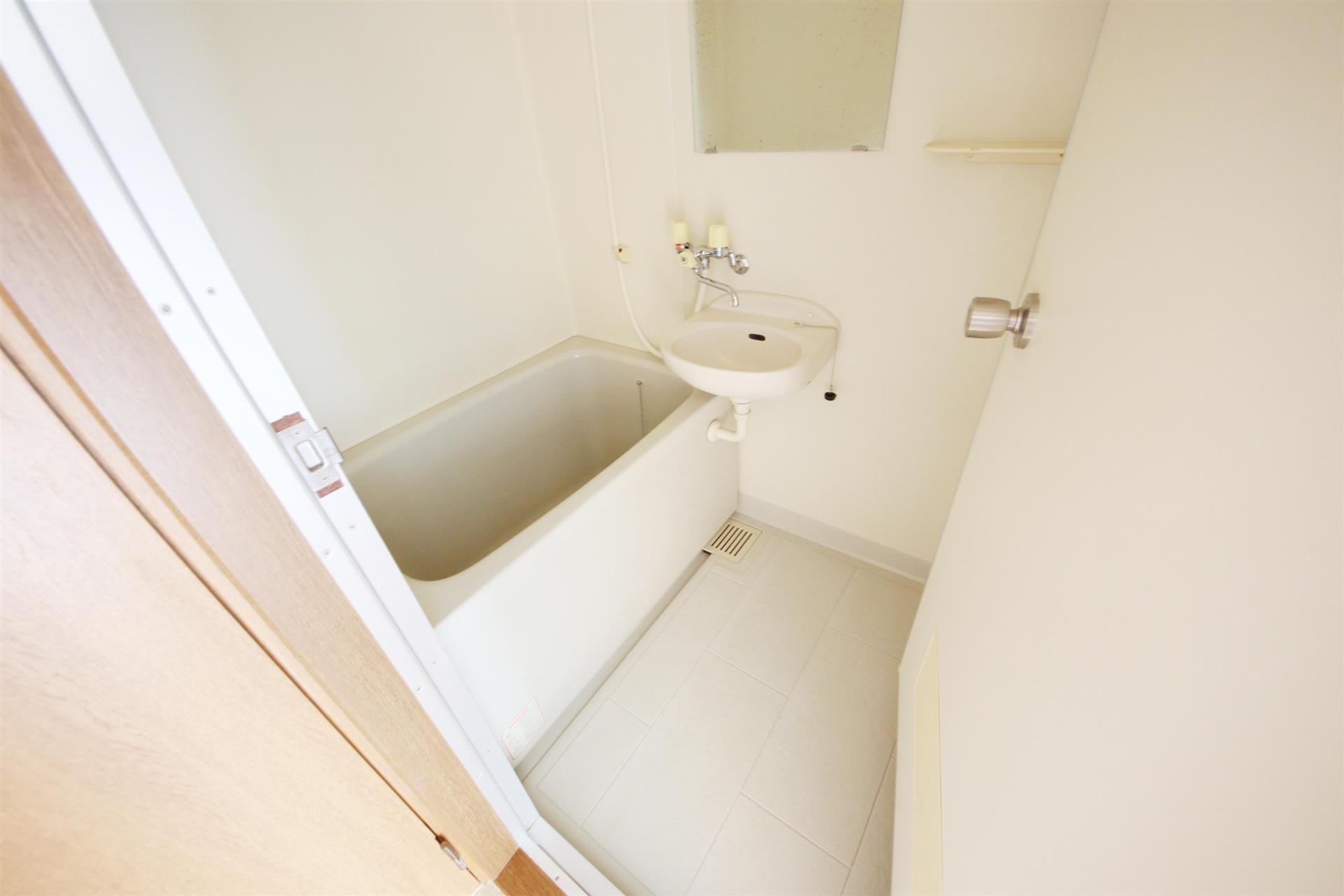 バス・シャワールーム　いつでも温まれる追い焚き機能付き★