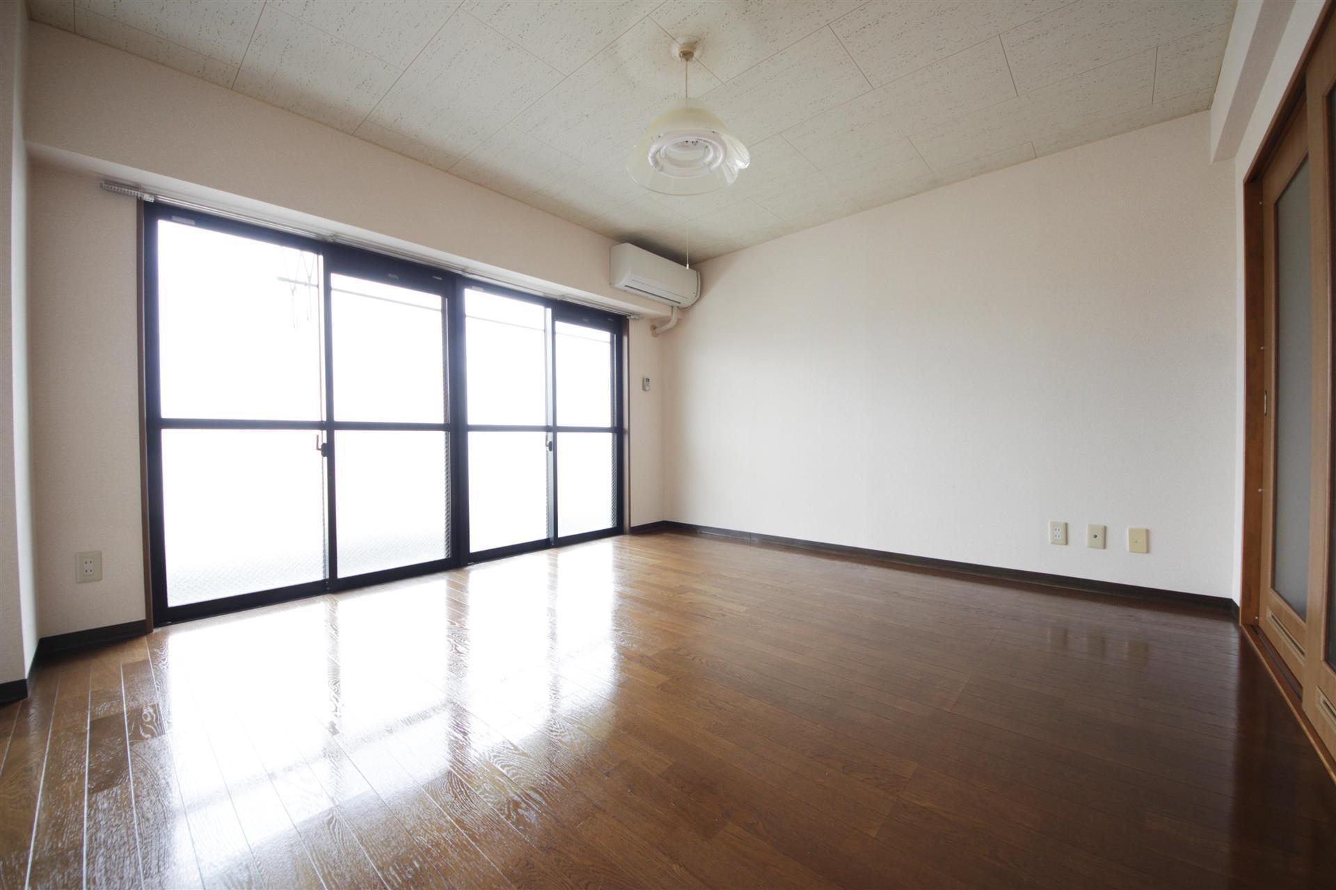 居室・リビング　とっても明るい室内☆