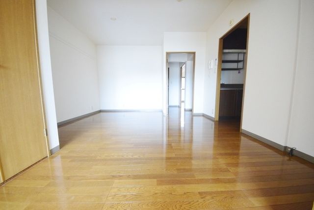 居室・リビング　リビング中心で各室独立しております