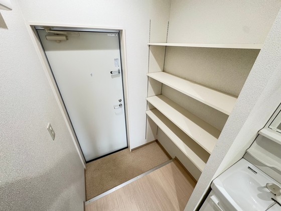 玄関　※別部屋の写真です