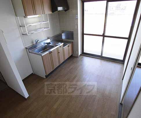 居室・リビング　明るい室内