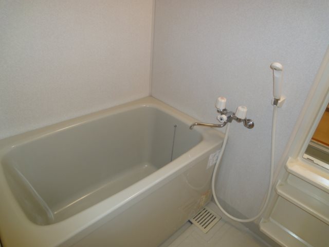 バス・シャワールーム　※同じ階の部屋の画像です