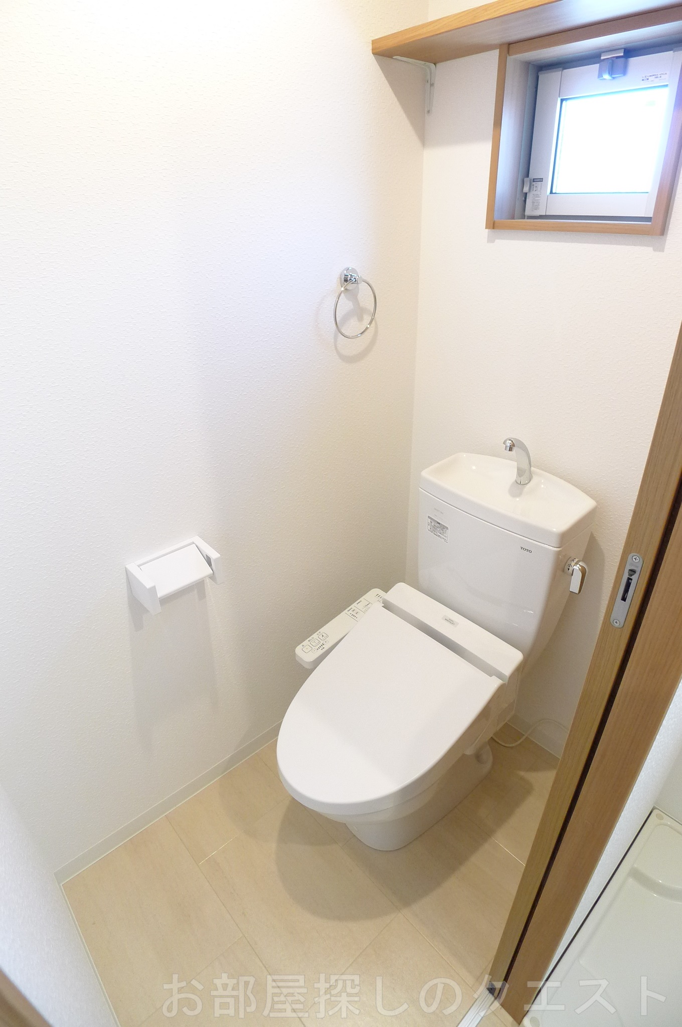 トイレ　（写真は同仕様反転）