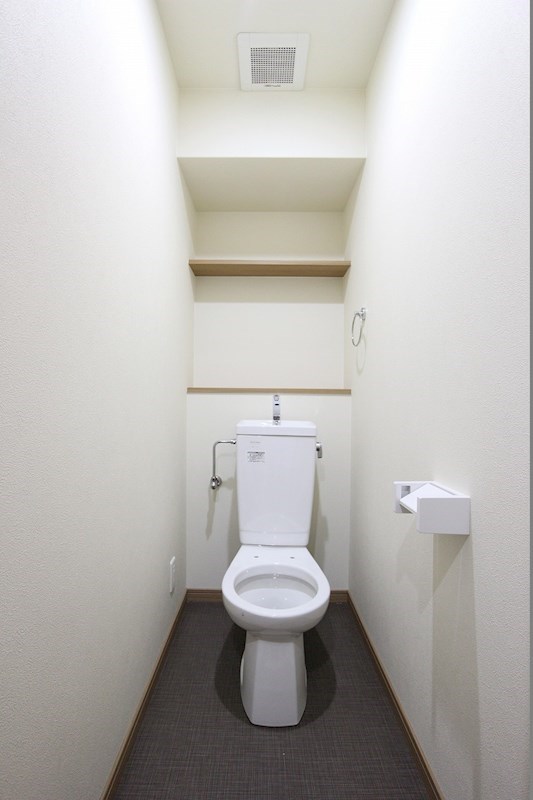 トイレ　温水洗浄便座を設置予定です。
