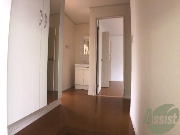 玄関　玄関の様子です。広くてこれは嬉しいですね。