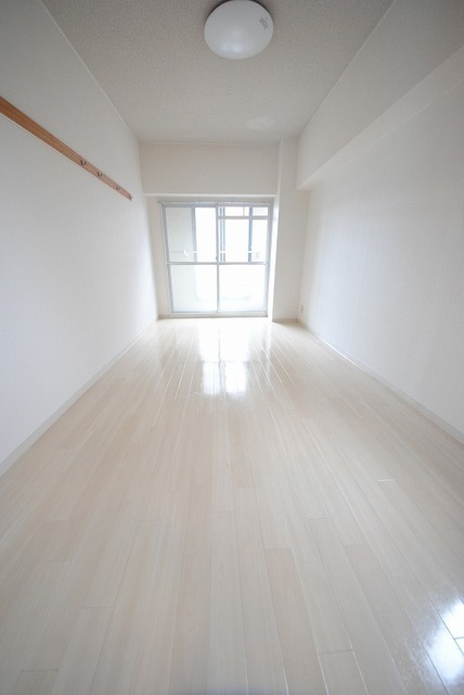 居室・リビング　写真は３０１号室