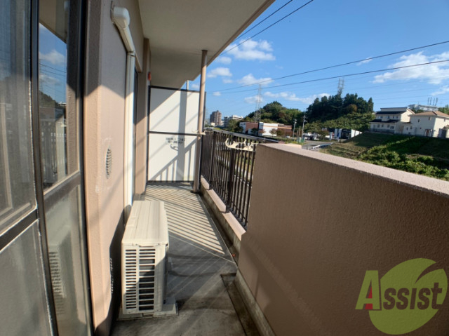 バルコニー　広いバルコニーです。洗濯物が干しやすいですね。