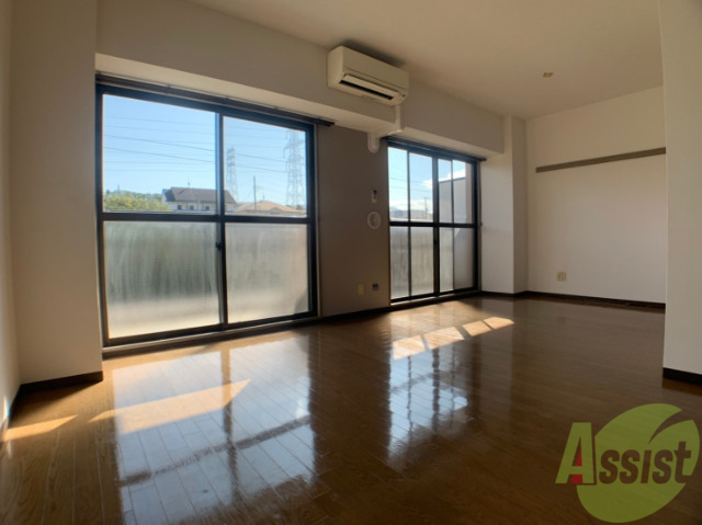 居室・リビング　綺麗なリビングです。家具を何を置くか迷いますね！