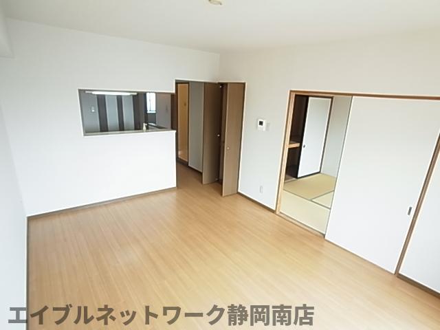 居室・リビング　ゆったりとした居間です