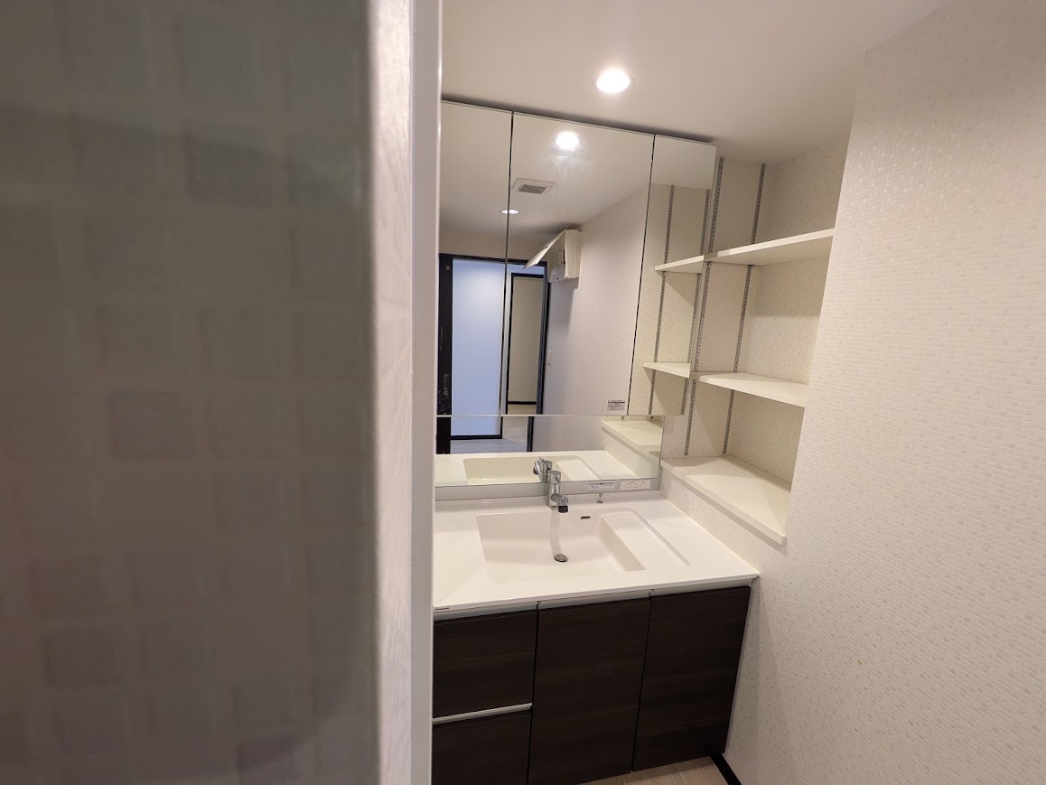 洗面設備　退去前につき同タイプ別部屋のお写真です。