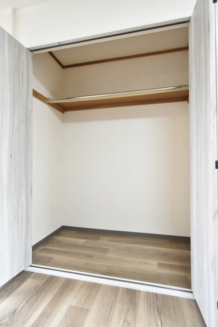 収納　洋室　クローゼット