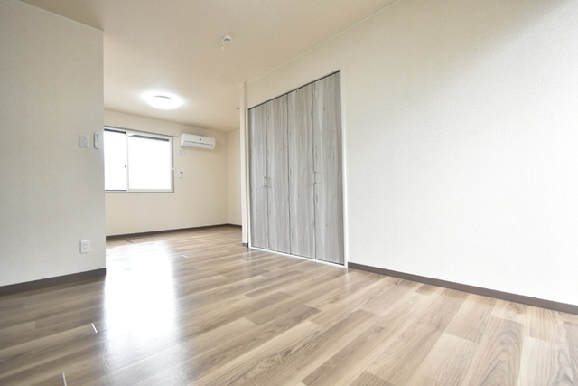 居室・リビング　ＬＤＫ　別アングル