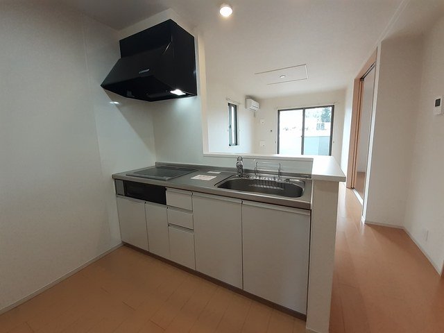 キッチン　コンパクトなキッチンで掃除もラクラク