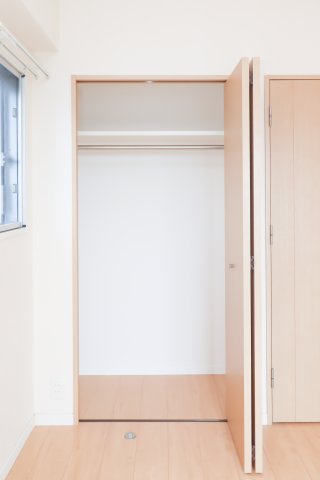 収納　別号室のものです。現状優先になります。 ※出窓はございません