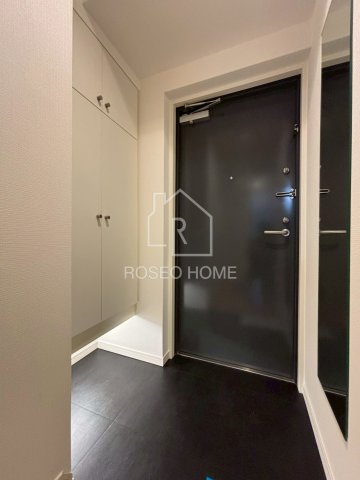 玄関　同マンション別部屋：参考写真