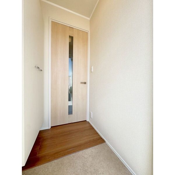 玄関　同シリーズ物件のモデルルームになります※現況優先