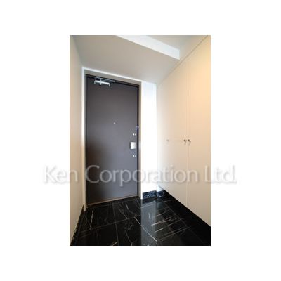 玄関　同タイプ29階のお部屋を撮影。仕様が異なることがあります。