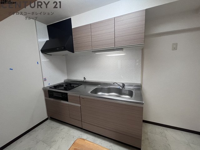 キッチン　3口ガスコンロ付で機能的なキッチンです！