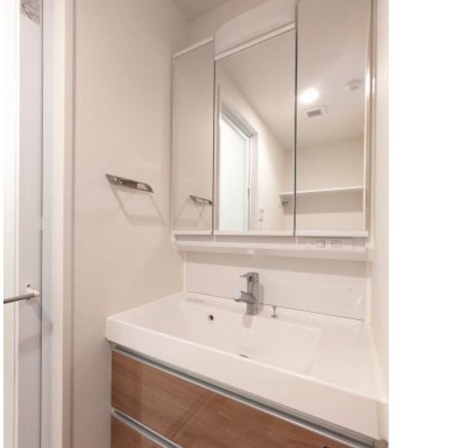 洗面設備　使いやすい独立洗面台です