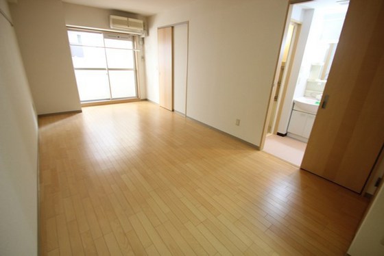 居室・リビング　※別部屋の写真です