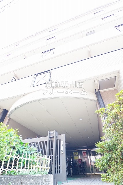 建物外観　鉄筋コンクリート造のマンションです！1階に美容室あります♪