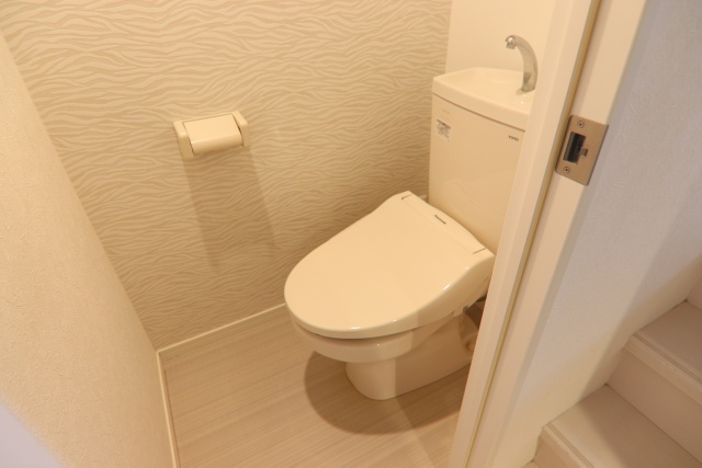 トイレ　※別室の参考写真の為、現況優先です。