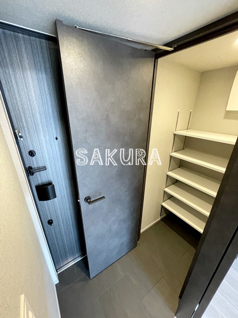 玄関　収納豊富なシューズボックスです♪