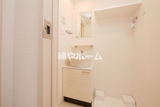 洗面設備　独立洗面台あり、毎朝おしゃれに忙しい女性の方におすすめです