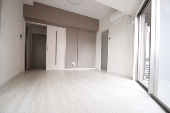 居室・リビング　※別号室の写真です