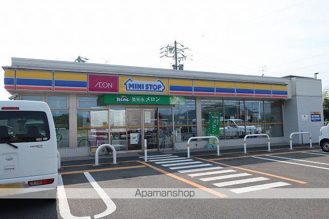 コンビニ　ミニストップ（コンビニ）まで400m