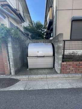 その他共有部分　敷地内ゴミ捨て場完備☆（ゴミの搬出は指定曜日のみ可）