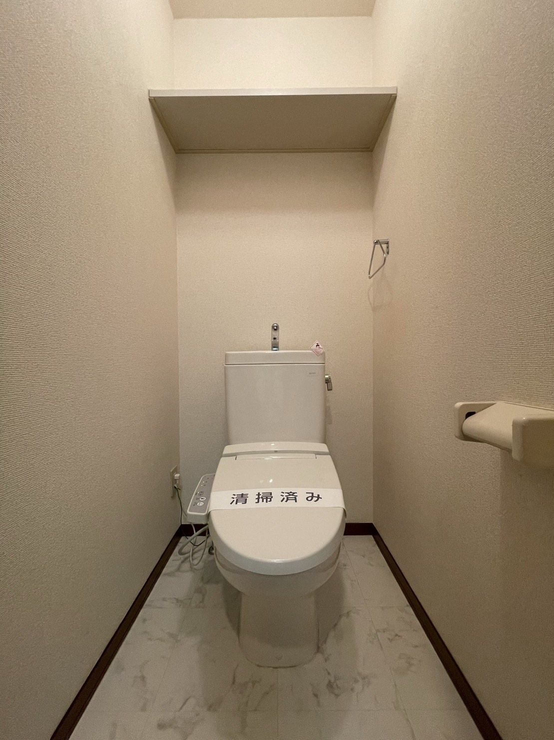 トイレ　本写真は類似タイプの他のお部屋の物となります。