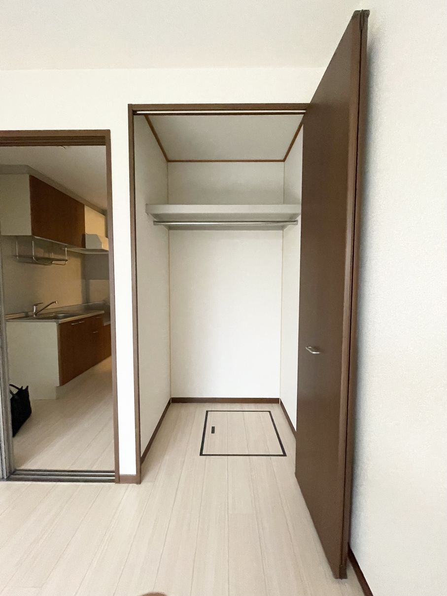 収納　本写真は類似タイプの他のお部屋の物となります。
