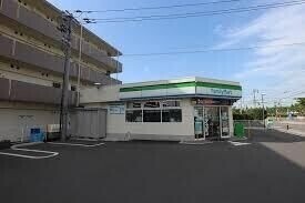 コンビニ　ファミリーマート新宮深町店（コンビニ）まで270m