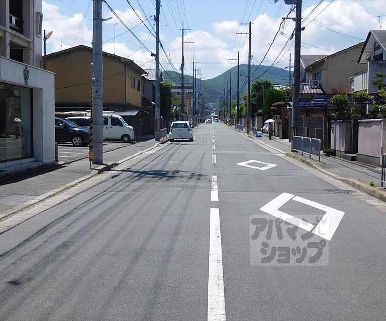 その他　前面道路です。
