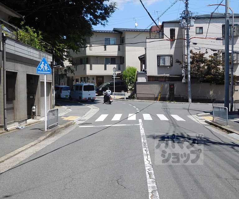その他　前面道路です。