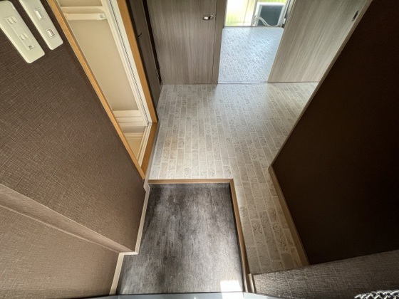 玄関　※別号室の写真です。