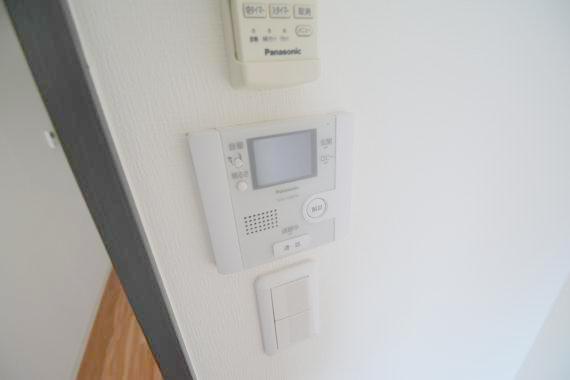 セキュリティ　TVモニターホンで来客が誰か確認してから開けて下さいね