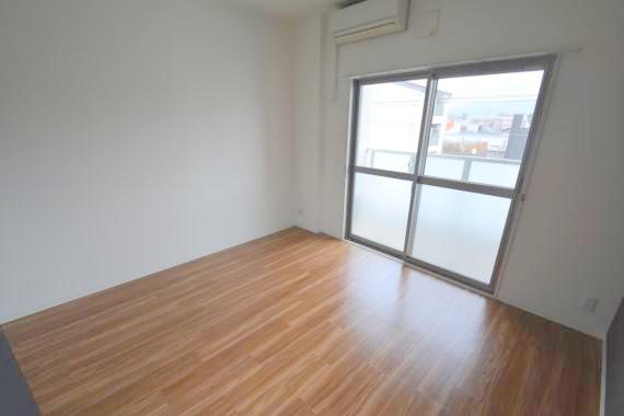 その他部屋・スペース　落ち着いた雰囲気のこのお部屋でゆっくりお休みください。