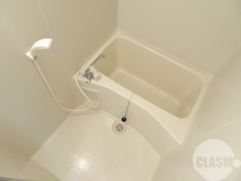 バス・シャワールーム　キレイにリフォームされています♪