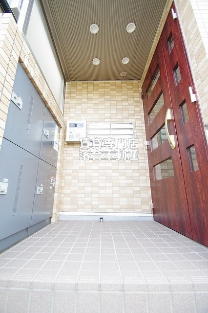 エントランス　オートロック付きで安心♪