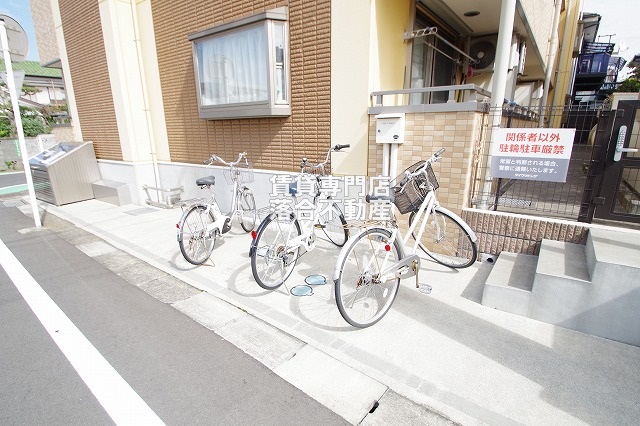 その他共有部分　敷地内駐輪場完備