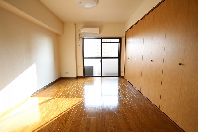 居室・リビング　同物件別号室の写真です。