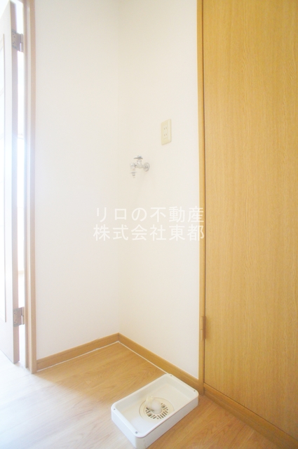その他　洗濯機置き場は室内にあるので雨に濡れる心配はありません。