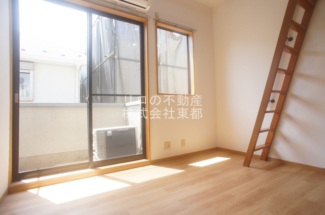 居室・リビング　南向きなので暖かな日差しが入りますね♪