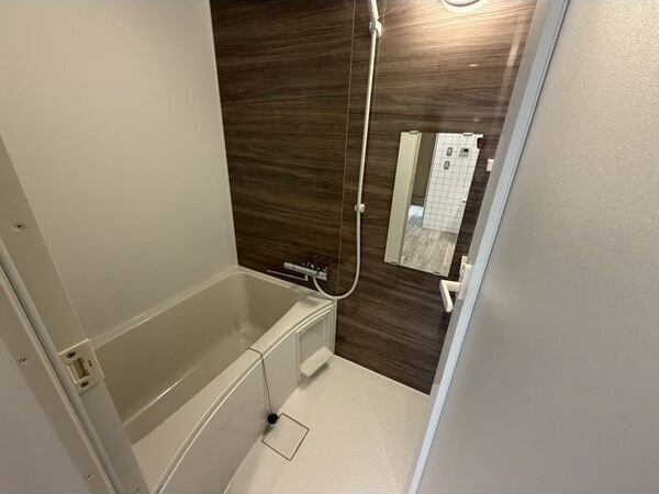 バス・シャワールーム　※写真は同じマンションの違う部屋のものになります。