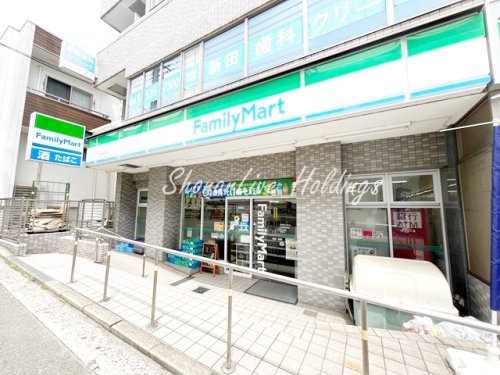 コンビニ　ファミリーマート大倉山駅前店（コンビニ）まで846m