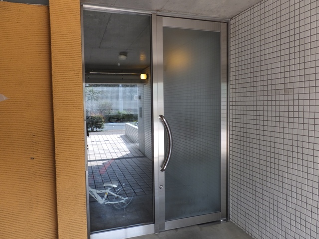 エントランス　お電話でお問い合わせ頂きますとスムーズに対応可能です＾＾