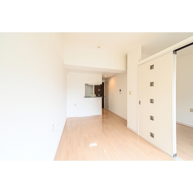 居室・リビング　※同タイプの別のお部屋の写真です。